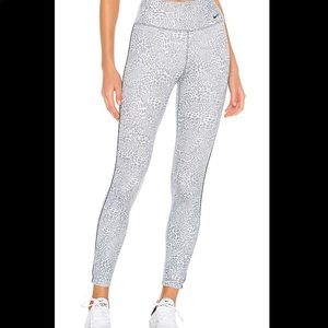 Nike one Leopard Mid-Rise Leggings